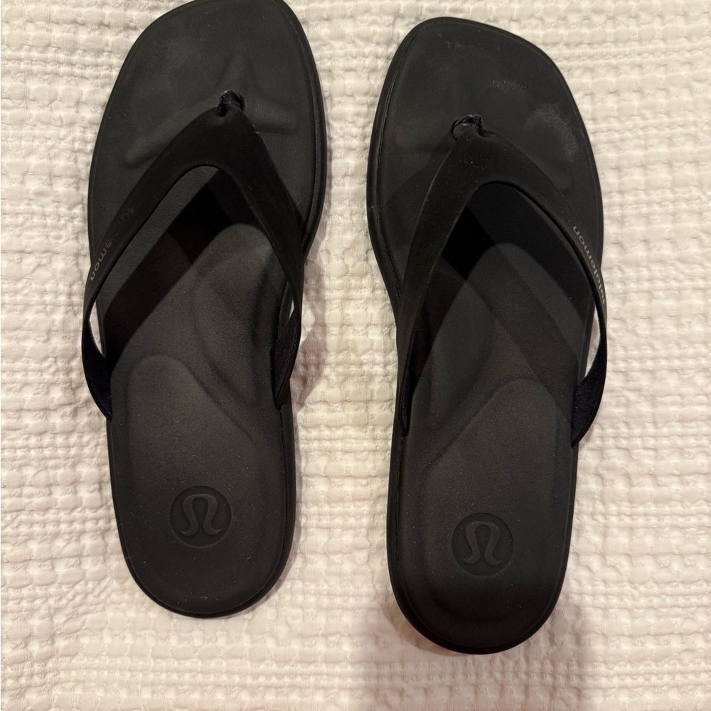 lululemon athletica Black Women's Flip Flop Sandals - Contoured Footbed